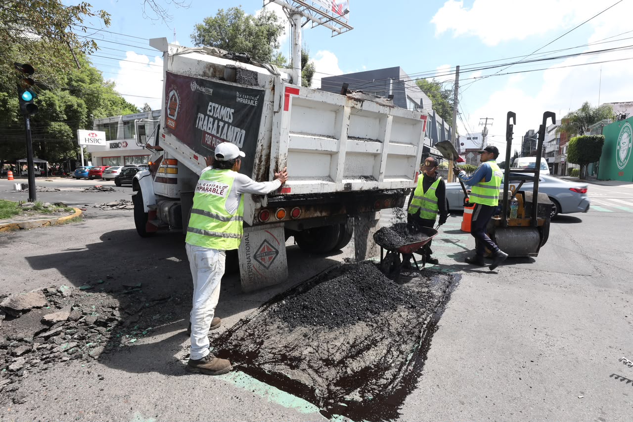 Pepe Chedraui acelera programa de bacheo; suman miles de intervenciones en calles de la capital