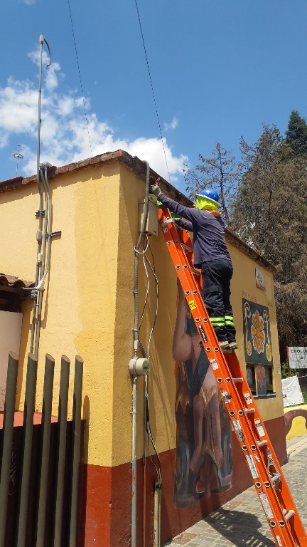 San Pedro Cholula refuerza alumbrado público con reparación de 40 luminarias