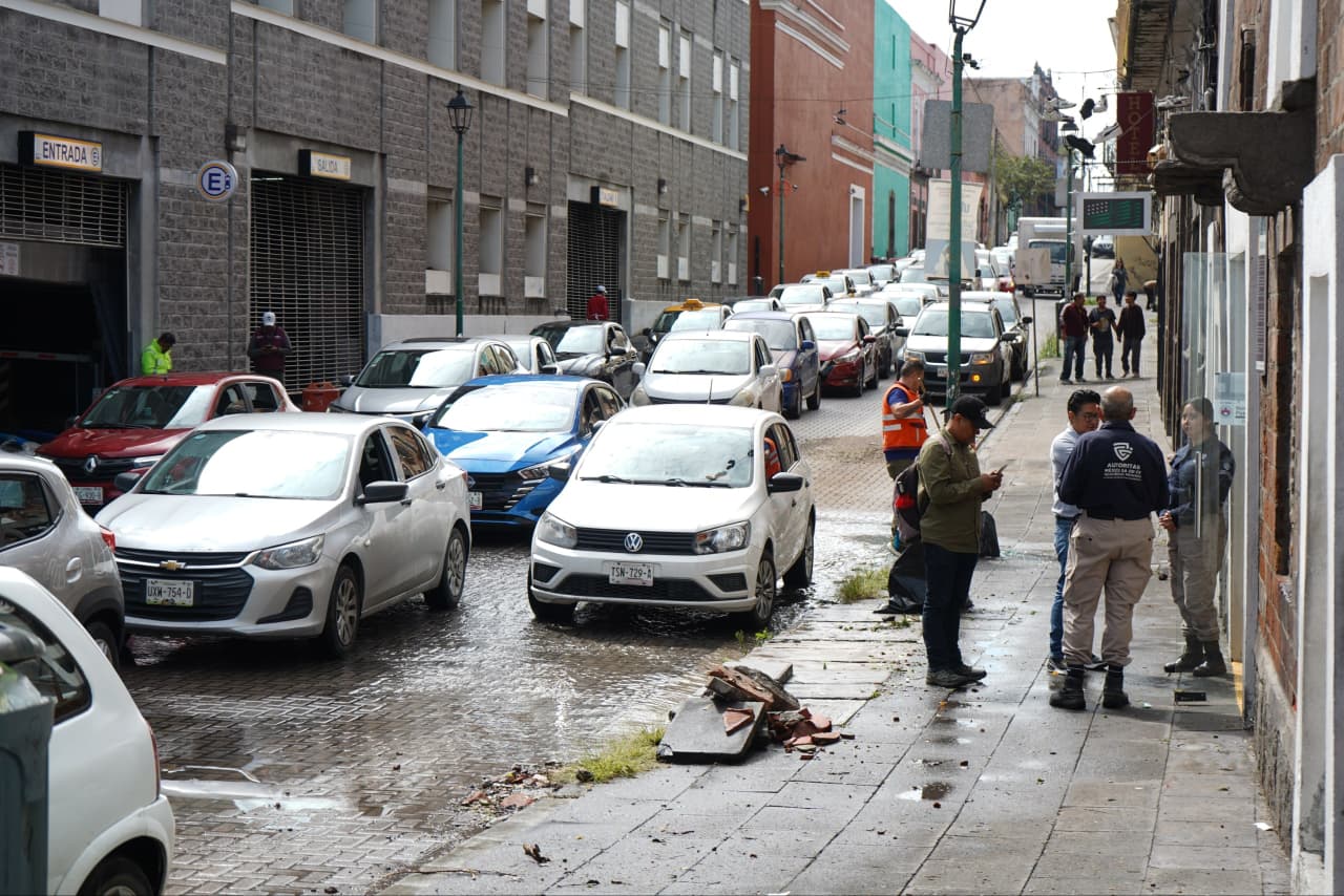 Lluvias dejan solo daños materiales en el Centro Histórico de Puebla; Gobierno Municipal mantiene operativo de atención