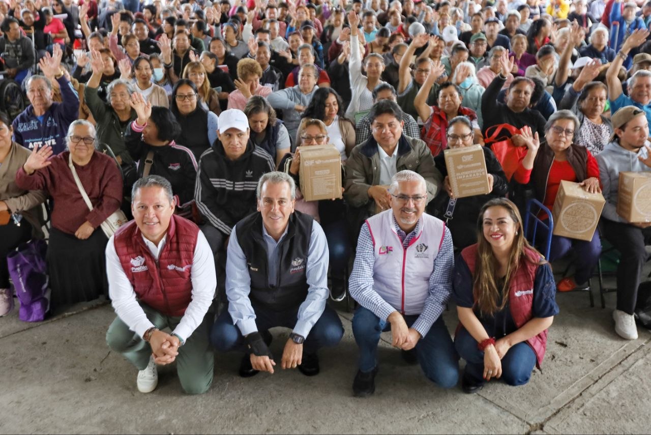 Pepe Chedraui y MariElise Budib acercan apoyos alimentarios a familias de Ignacio Zaragoza
