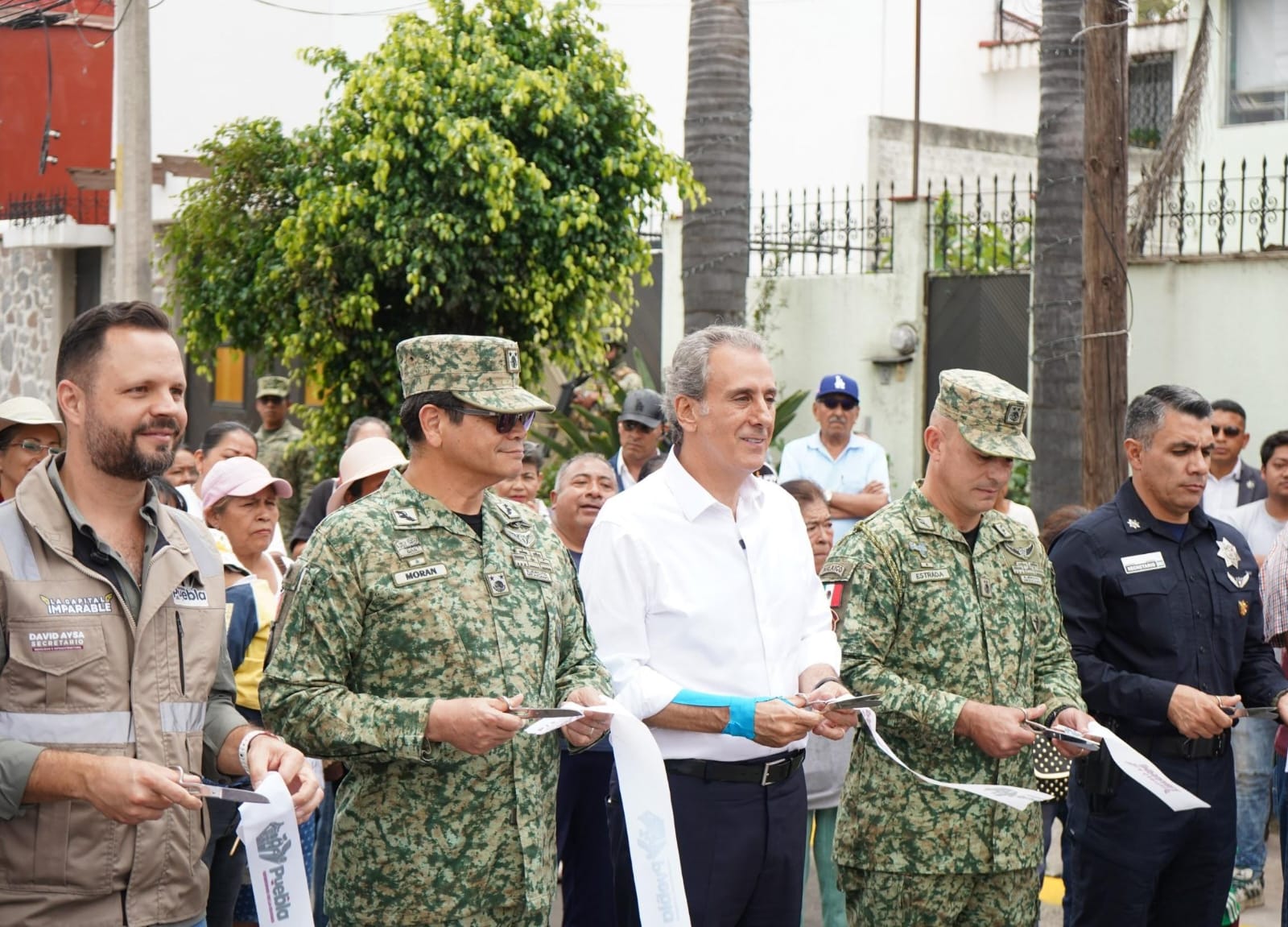 Pepe Chedraui entrega rehabilitación de la avenida 5 de Mayo con el Tren Capitalino de Pavimentación