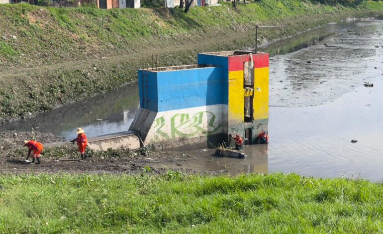 Alerta por lluvias: limpian Puente Negro para evitar inundaciones en Puebla