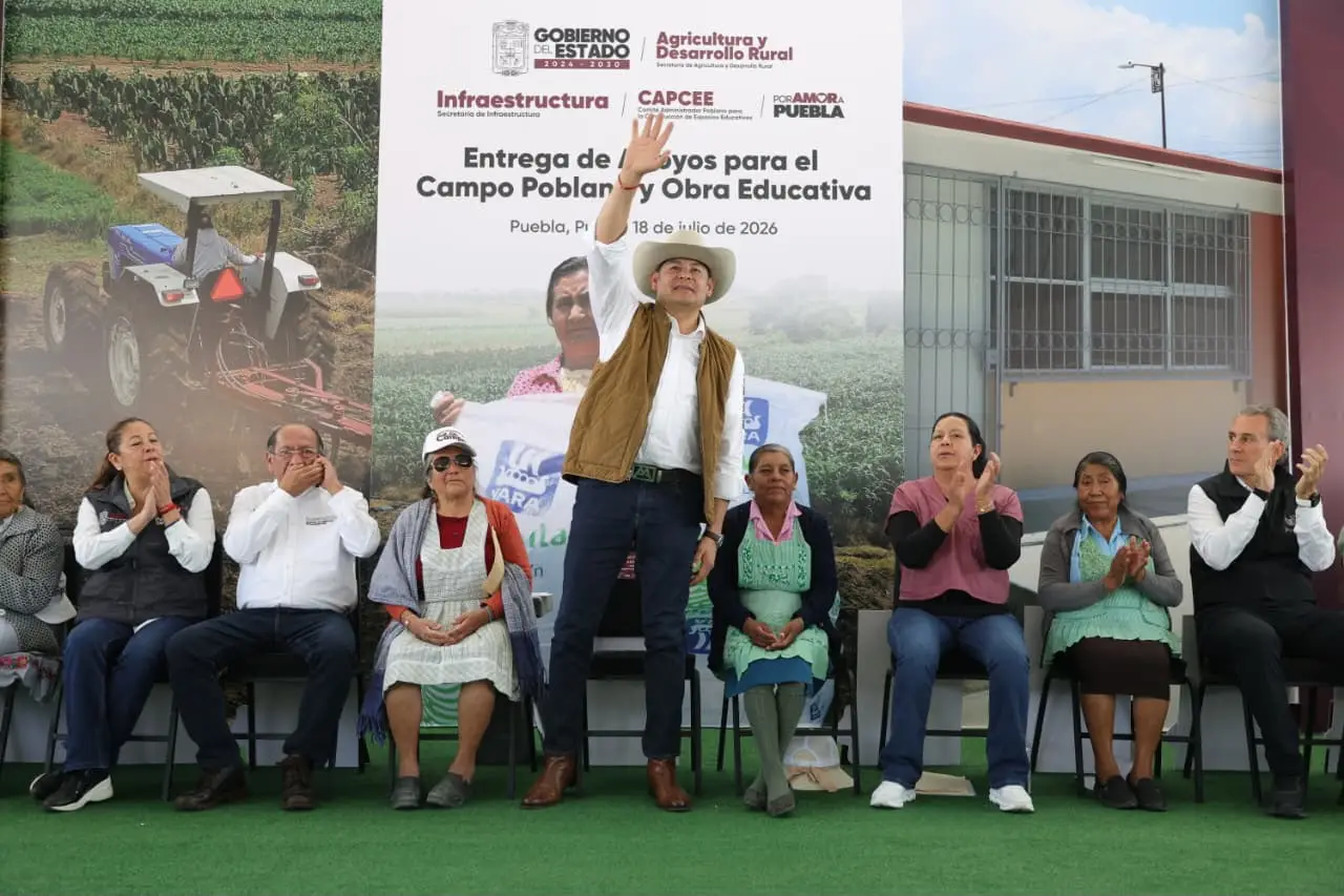 Armenta entrega apoyos y maquinaria para fortalecer el campo en la capital poblana