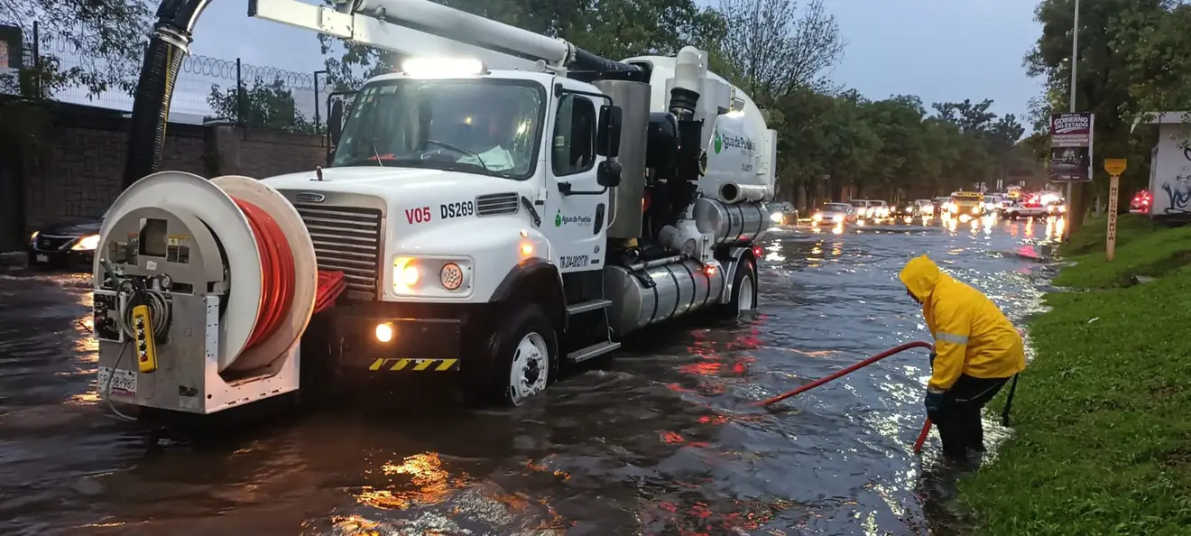 Agua de Puebla desazolva mil 300 kilómetros de drenaje y refuerza operativo por lluvias