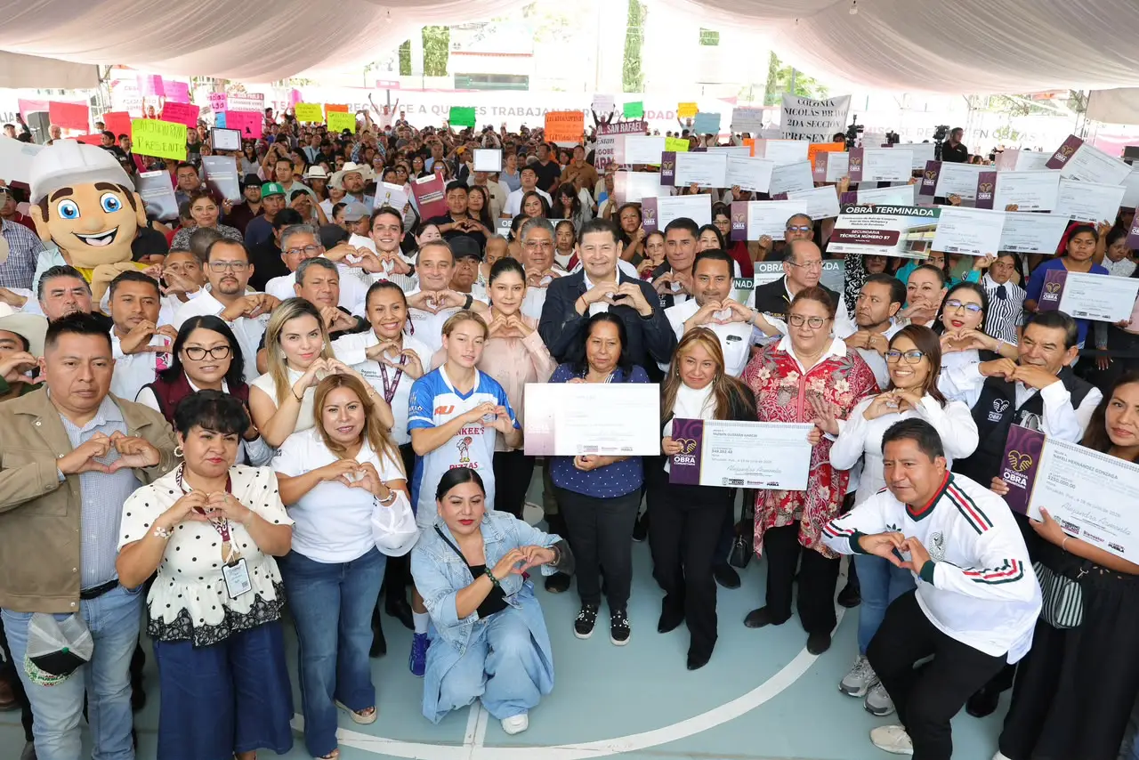 Armenta lleva maquinaria, obras y apoyos al campo de Tehuacán