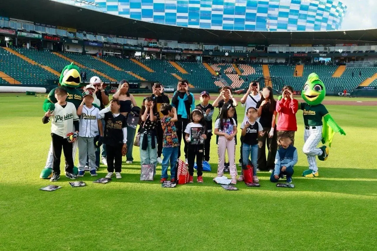 Pericos de Puebla lleva a 140 menores del diamante a una experiencia profesional