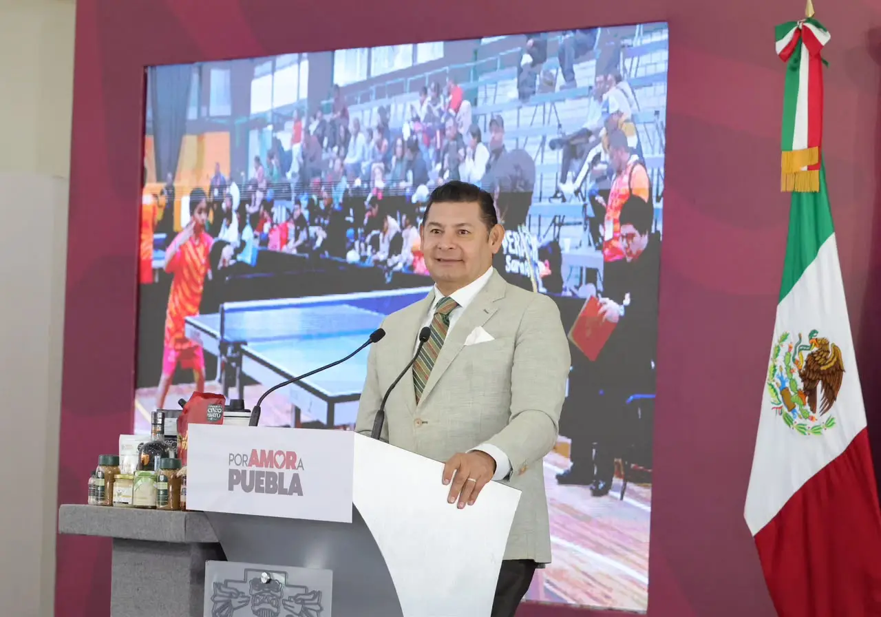 Armenta abre debate sobre capacidad de la BUAP ante 30 mil aspirantes sin lugar