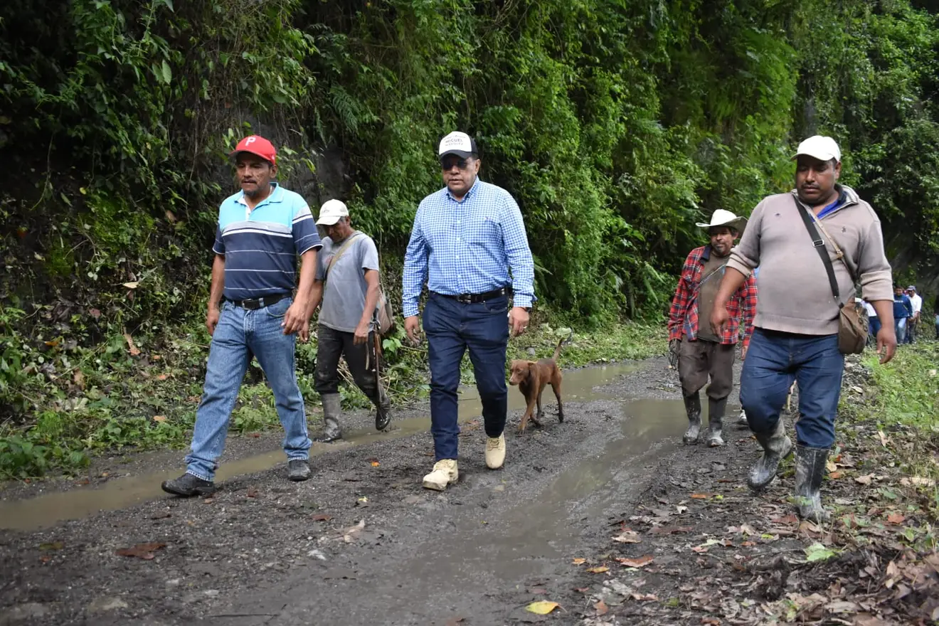Miguel Márquez suma faenas comunitarias para prevenir fallas eléctricas en Huauchinango