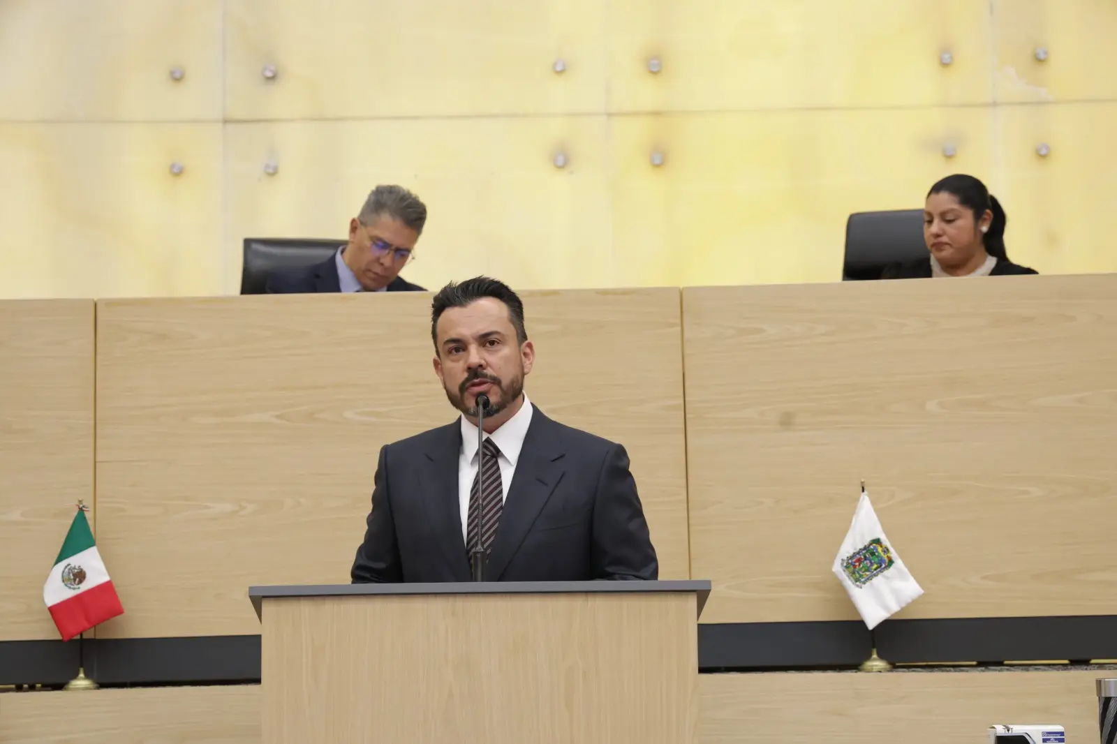 Cablebús promete reducir traslados a 44 minutos, pero diputados exigen abrir estudios y costos