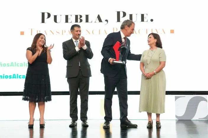 Pepe Chedraui recibe reconocimiento nacional por transparencia en Puebla capital