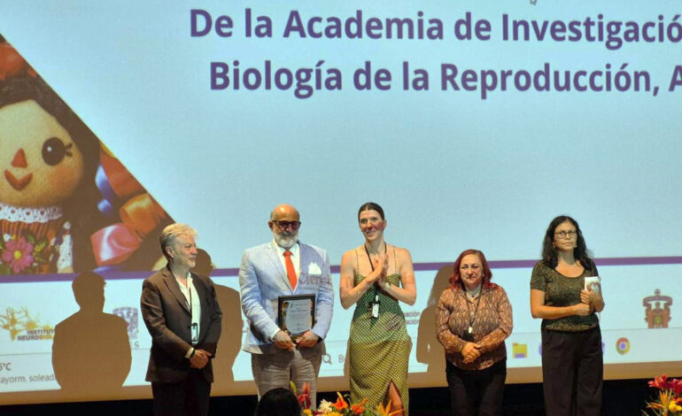 Investigador BUAP recibe premio nacional por trayectoria en biología de la reproducción