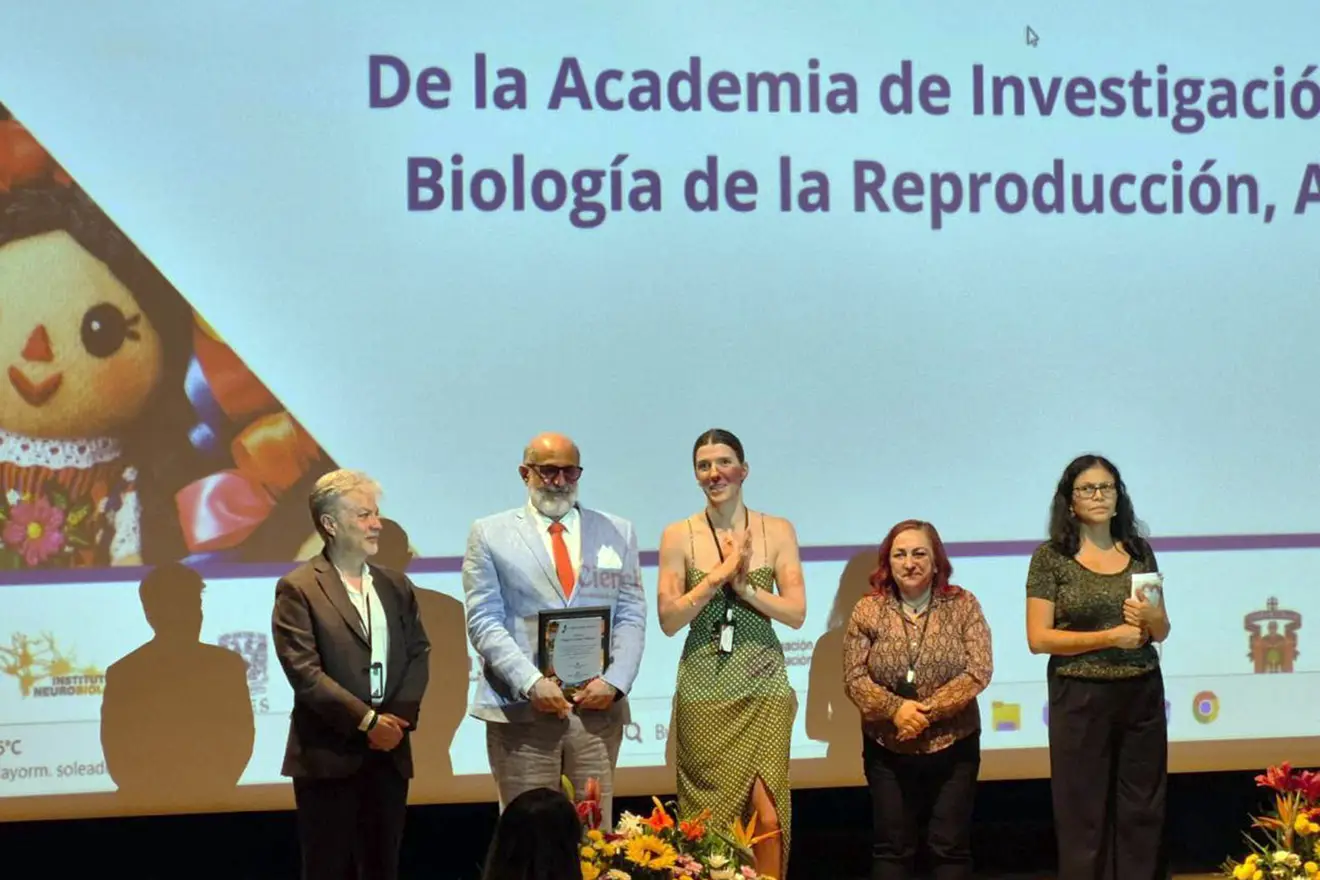 Investigador BUAP recibe premio nacional por trayectoria en biología de la reproducción