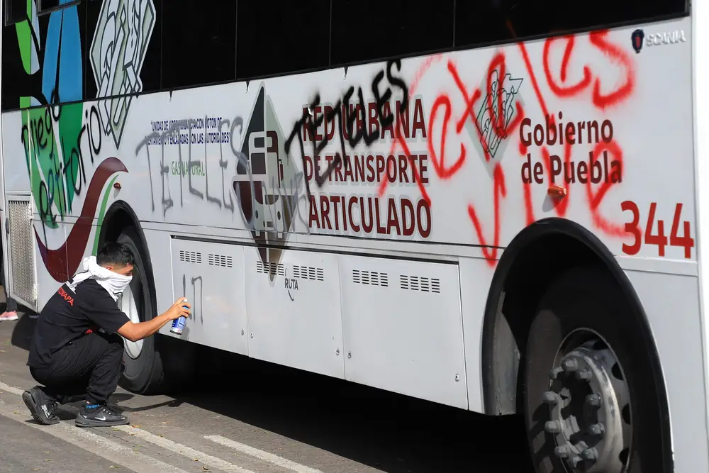 Estudiantes_de_la_Escuela_Normal_Rural_Carmen_Serdan_de_Teteles_se_manifiestan - AG Medios Noticias de Puebla