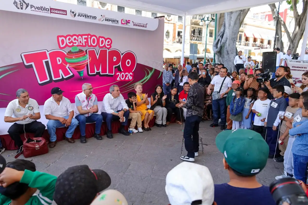 El trompo vuelve a girar: niñas y niños rescatan juegos tradicionales en el Zócalo