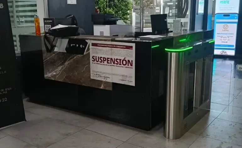 Profeco pone sellos a Club Cimera en Cholula por irregularidades en cobros y contratos