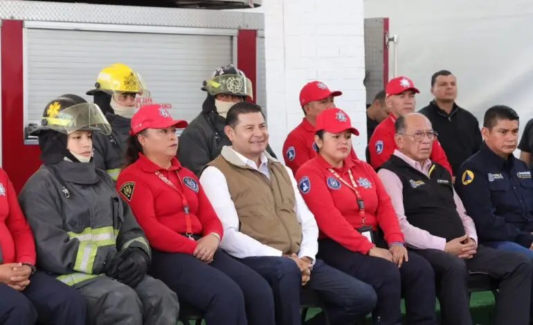 Bomberos, policías y Protección Civil tendrán prioridad en casi 400 viviendas de Puebla