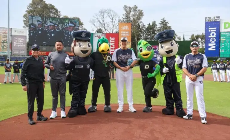 Policías de Puebla cambian patrullas por bats: SSC y SSP se enfrentan en el Hermanos Serdán