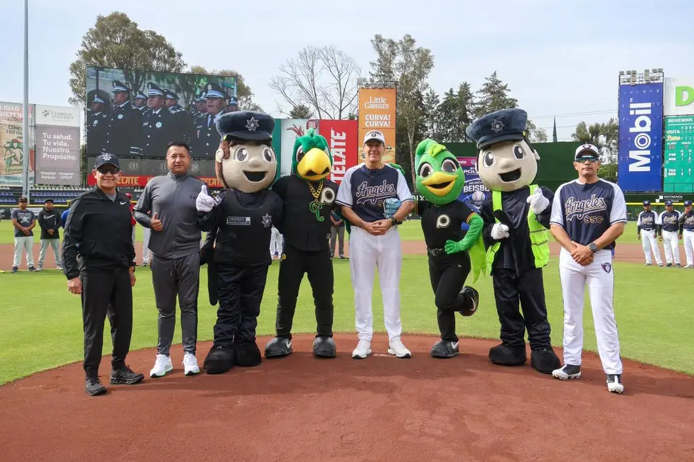Policías de Puebla cambian patrullas por bats: SSC y SSP se enfrentan en el Hermanos Serdán