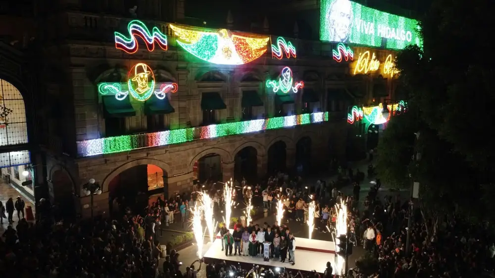 Puebla enciende 2 mil 400 luces patrias en el Centro Histórico rumbo al 15 de septiembre