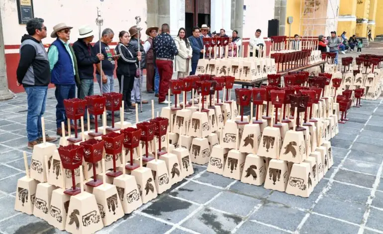 Cholula se prepara para iluminar sus calles: entregan 500 faroles para tradicional procesión