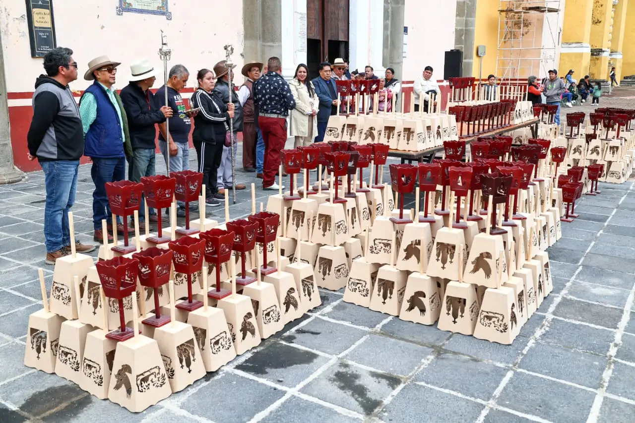 Cholula se prepara para iluminar sus calles: entregan 500 faroles para tradicional procesión