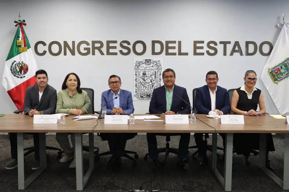 Renuncian nueve de los 10 integrantes del Cabildo de Acatlán; Congreso definirá relevo