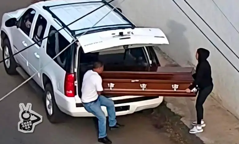Lo contrataron para mover una “caja”: terminó abandonando un ataúd con un cadáver en Uruapan