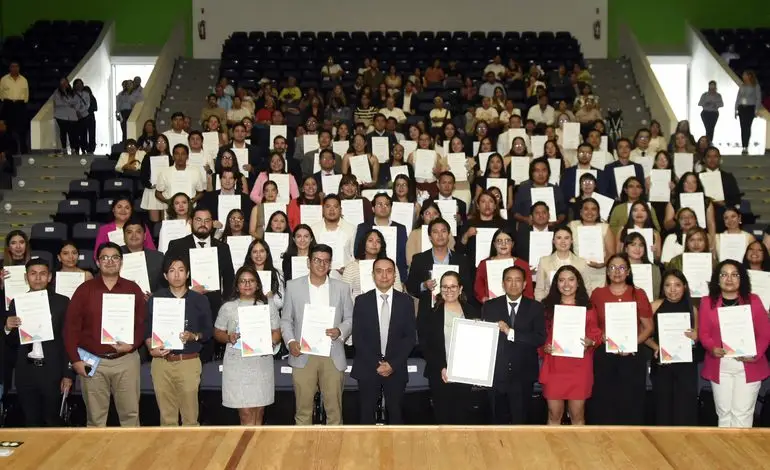 Solo 2.9% alcanza el Premio Ceneval; 115 egresados BUAP reciben la distinción