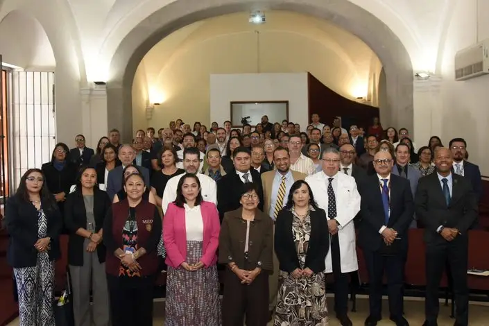 Sobrecarga y salud mental, los retos que amenazan la formación de médicos especialistas