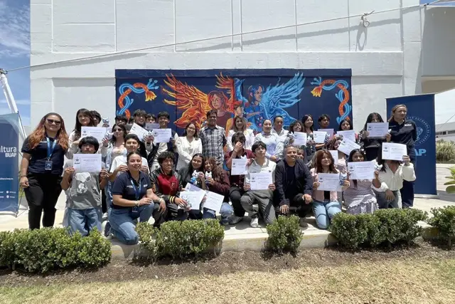 Estudiantes de la BUAP convierten un muro de Tepeaca en identidad colectiva