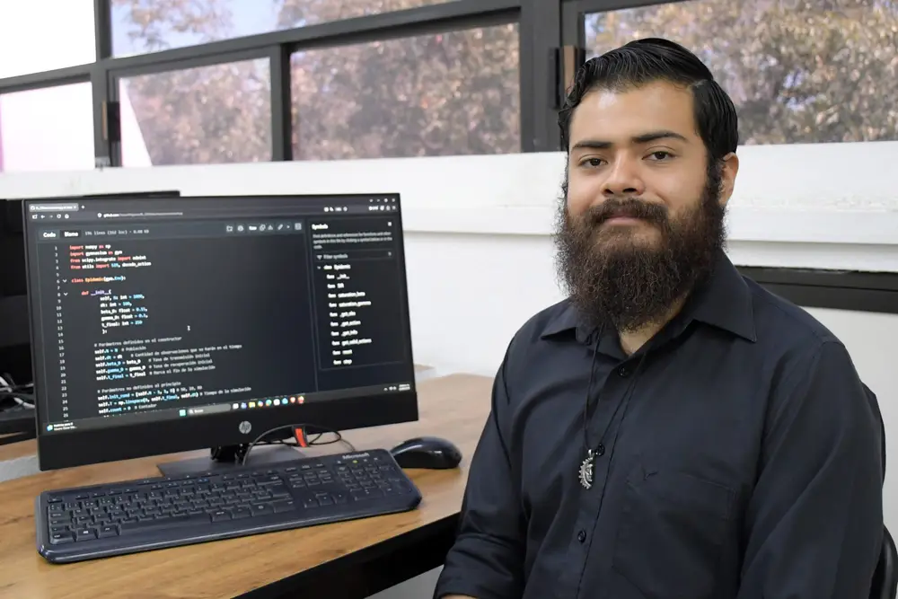 De entrenar bots a modelar epidemias: primer egresado de Ciencia de Datos BUAP aplica IA