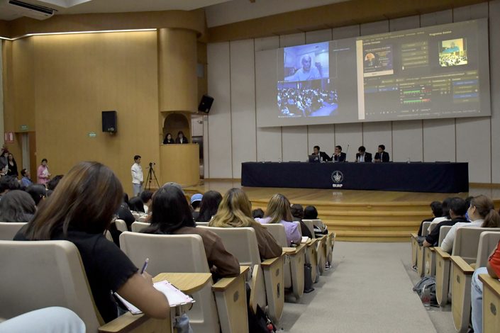 Robert Keohane advierte en la BUAP: sin cooperación global, los conflictos tenderán a crecer