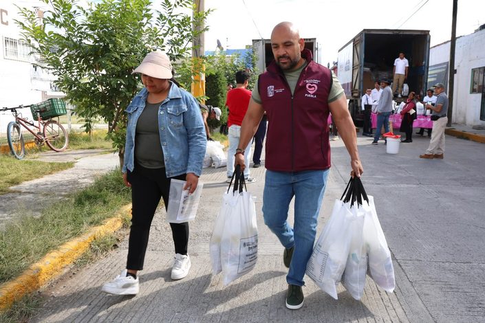 SEDIF entrega mil 709 despensas a 423 personas vulnerables en Puebla