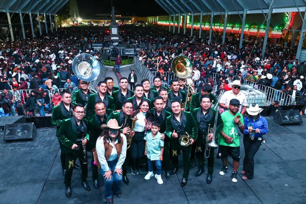 Banda La Misteriosa desata fiesta carnavalera en la Feria de Cholula