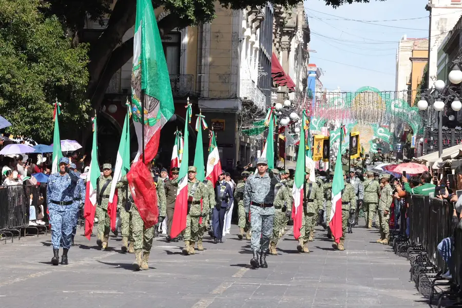 Casi 5 mil participantes recorren Puebla en desfile cívico-militar