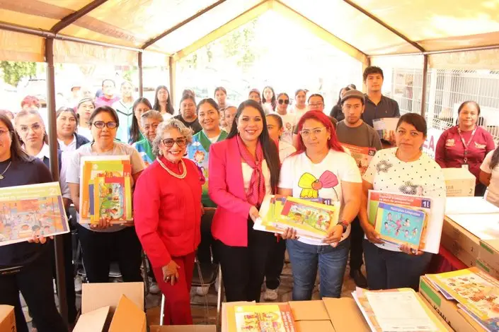 Entregan 2 mil 293 libros a más de 790 niños de CAIC en San Pedro Cholula