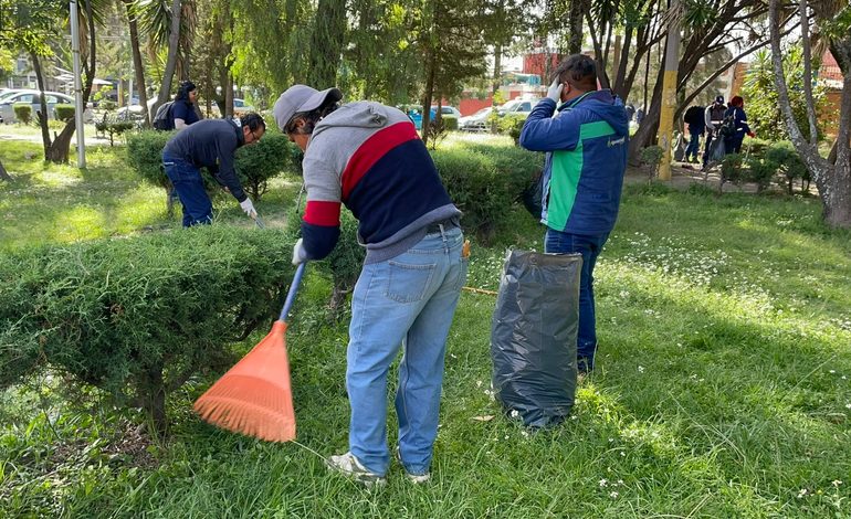 Agua de Puebla realiza jornada de limpieza en San Manuel; retiran basura para evitar taponamientos