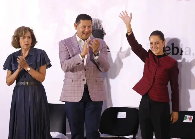 Sheinbaum pone la soberanía al centro desde Puebla, tras dichos de Trump sobre México