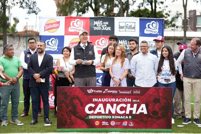 Recuperan cancha de futbol 7 en Xonaca II para uso de niñas, jóvenes y familias