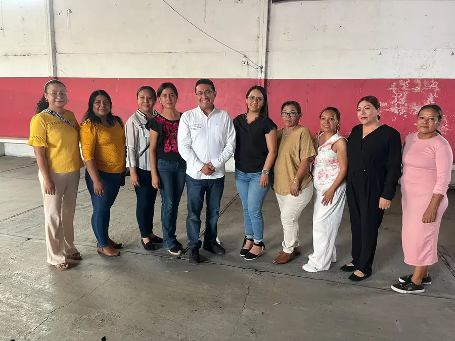 Reconocen en Chietla a personal administrativo y de apoyo del sector educativo