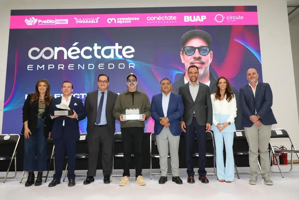 Teddy Kelly transforma puente de la 14 Sur con mural monumental en Puebla