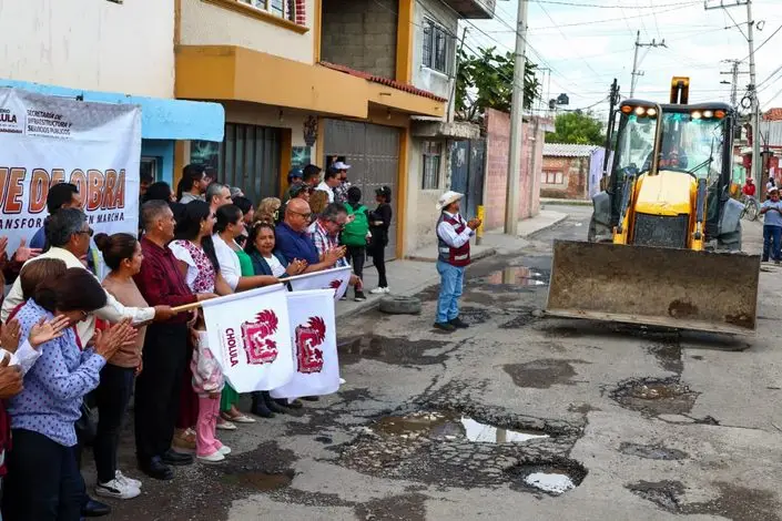 Rehabilitarán calles en Momoxpan y Cuachayotla tras años de solicitudes vecinales