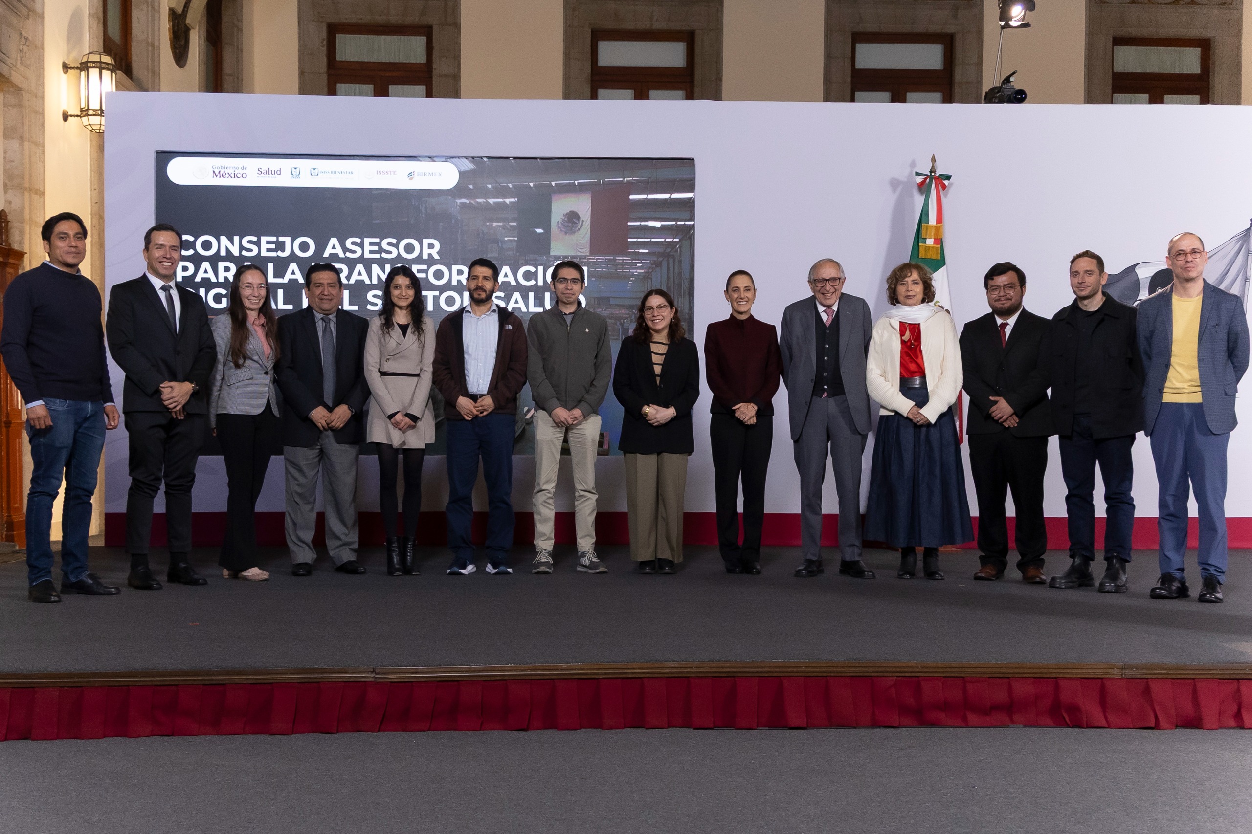 Sheinbaum apuesta por inteligencia artificial para combatir el desabasto de medicamentos en México