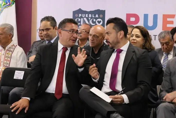 Al menos 10 funcionarios dejan Gobierno de Puebla para buscar candidaturas en 2027