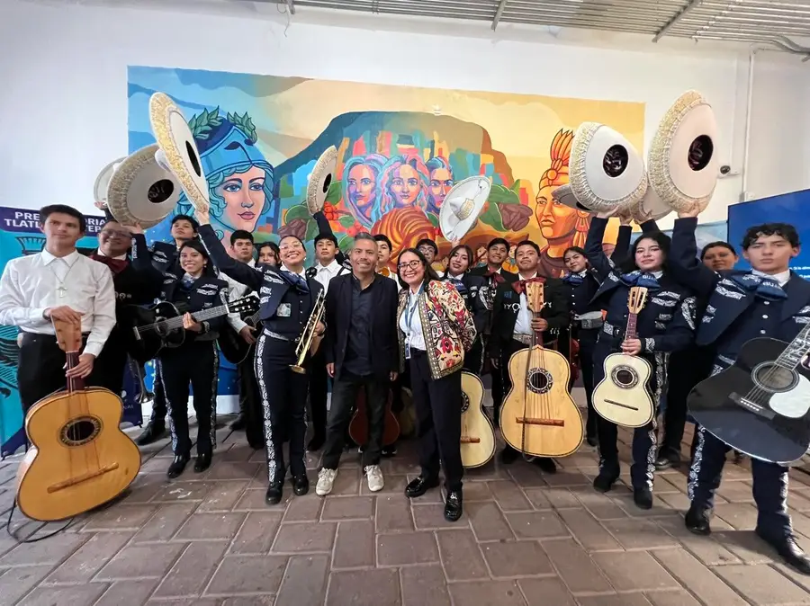 Estudiantes de la BUAP plasman su identidad colectiva en mural de Tlatlauquitepec