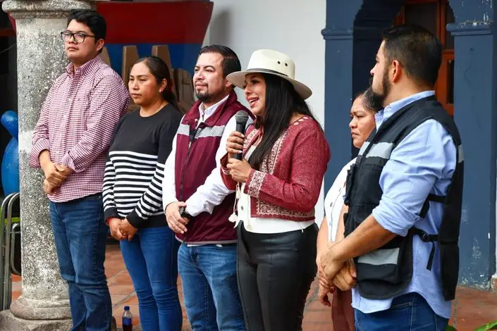 San Pedro Cholula entrega nuevos uniformes al personal de Intendencia