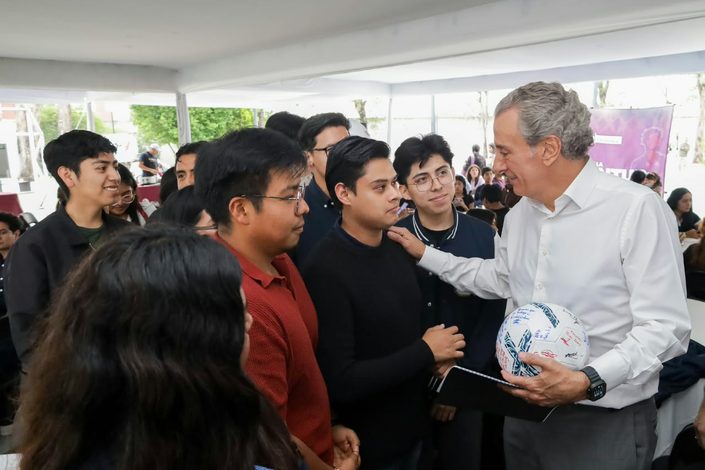 Más de 300 jóvenes participan en encuentro con Pepe Chedraui