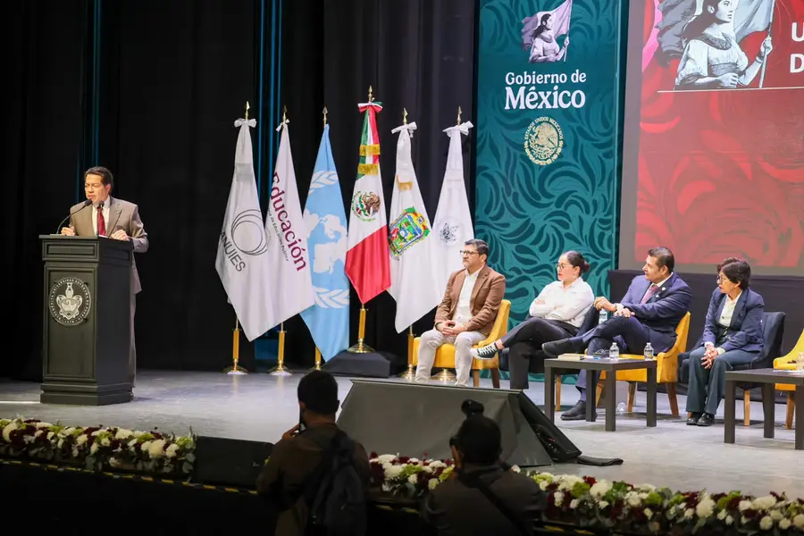 SEP prepara decreto para regular responsabilidad de plataformas digitales frente a menores