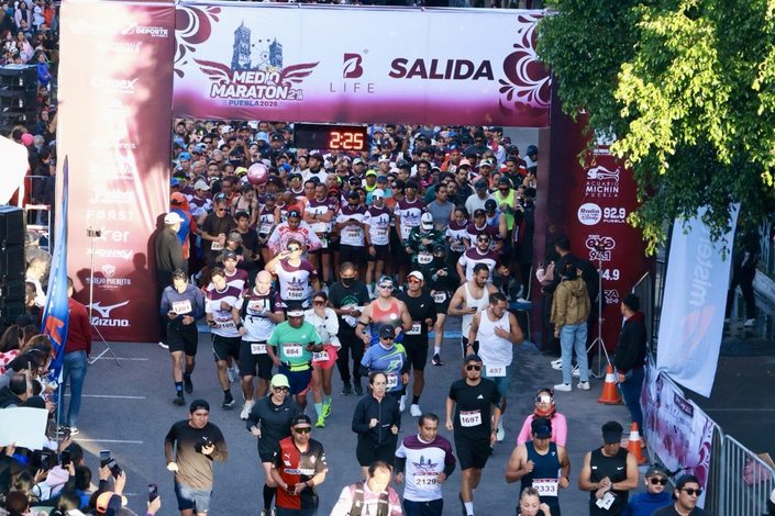 Medio Maratón Puebla 2026 reúne a 4 mil 500 corredores; estos son los ganadores