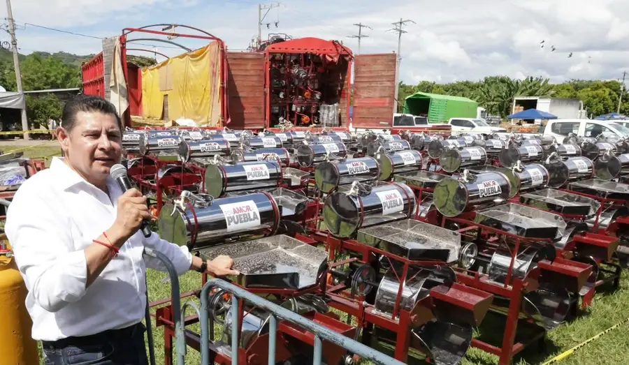 Armenta entrega 30 millones de pesos en apoyos al campo y anuncia más obras comunitarias en Puebla